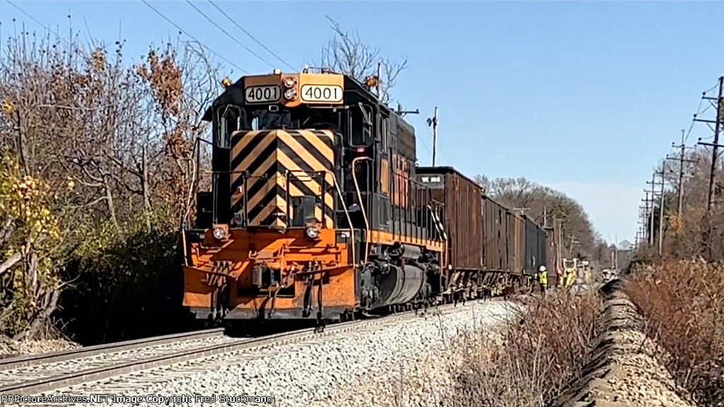 WE 4001 unloads ballast.